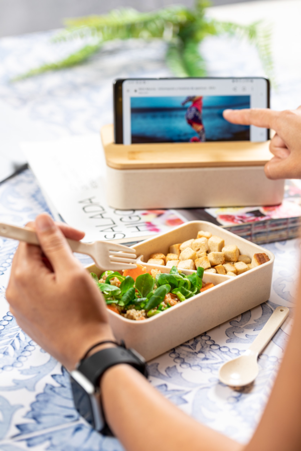 Doppelte Lunchbox mit Bambusdecken (incl. Handyhalter) mit Gravur im Deckel