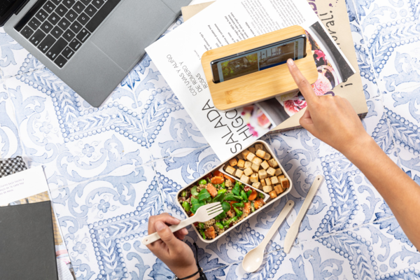 Doppelte Lunchbox mit Bambusdecken (incl. Handyhalter) mit Gravur im Deckel